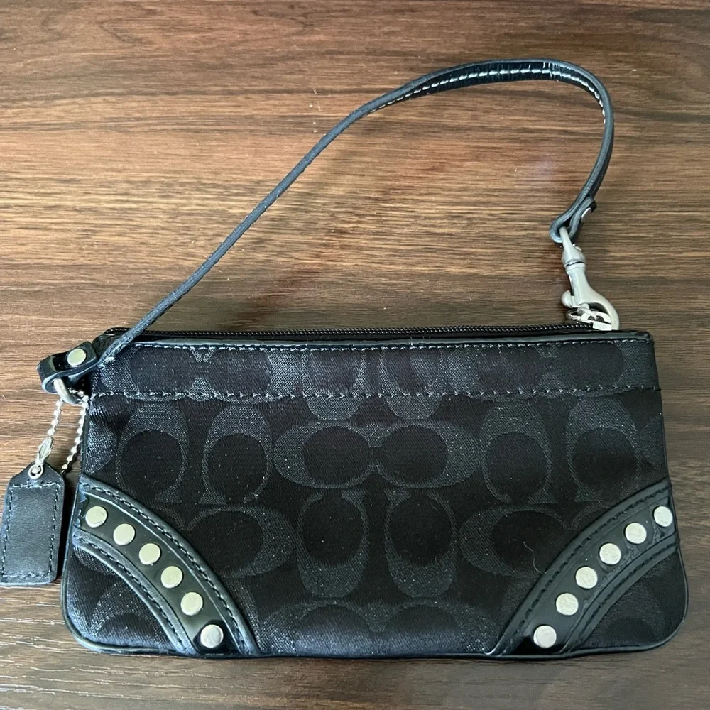 Black Wristlet - Picture 1 of 2